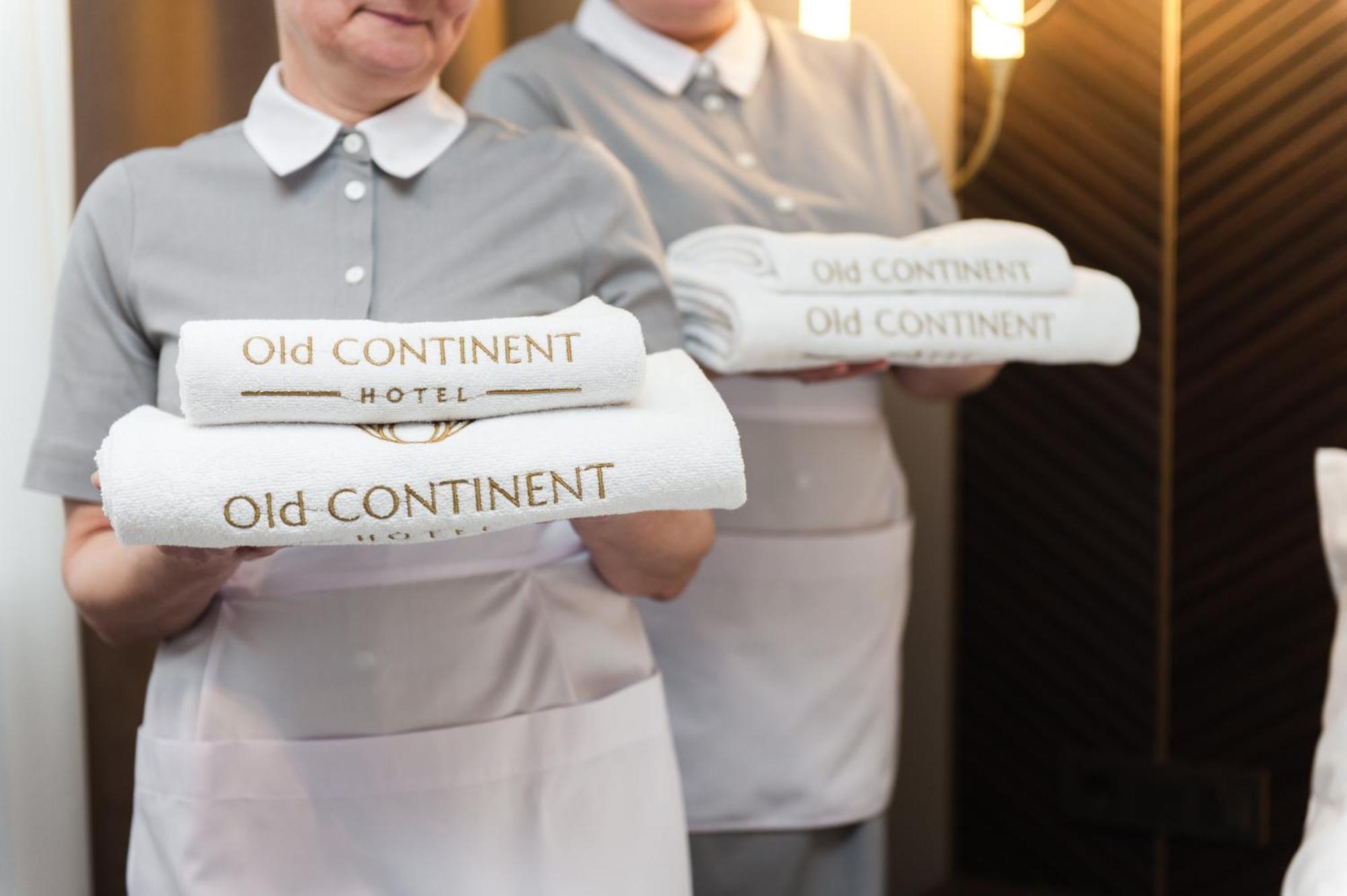 Old Continent Hotel Uzhhorod Bagian luar foto