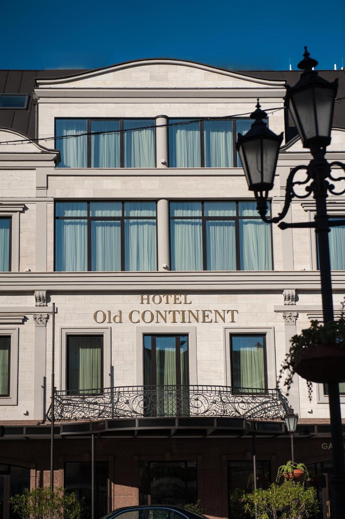 Old Continent Hotel Uzhhorod Bagian luar foto